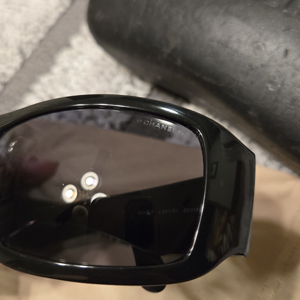 CHANEL Black Sunglasses - Picture 6 of 9